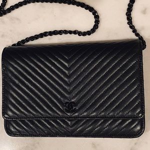CHANEL crossbody bag/wallet (1211A)